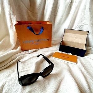 Louis Vuitton Elegant Black Sunglasses